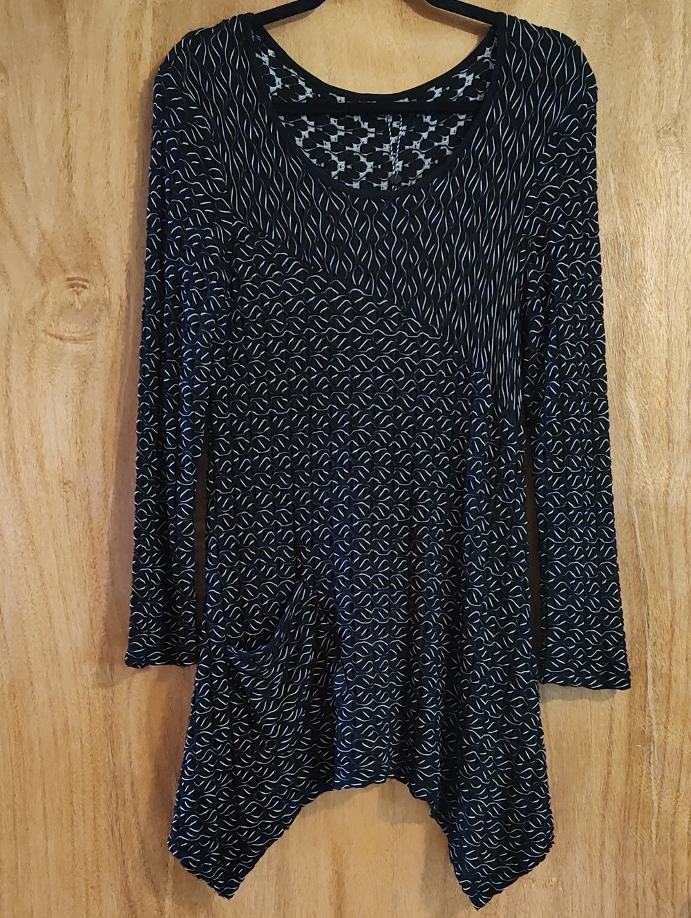 NWOT Kaktus Textured Tunic Black White Long Sleeve Soft Stretchy Lagenlook Small